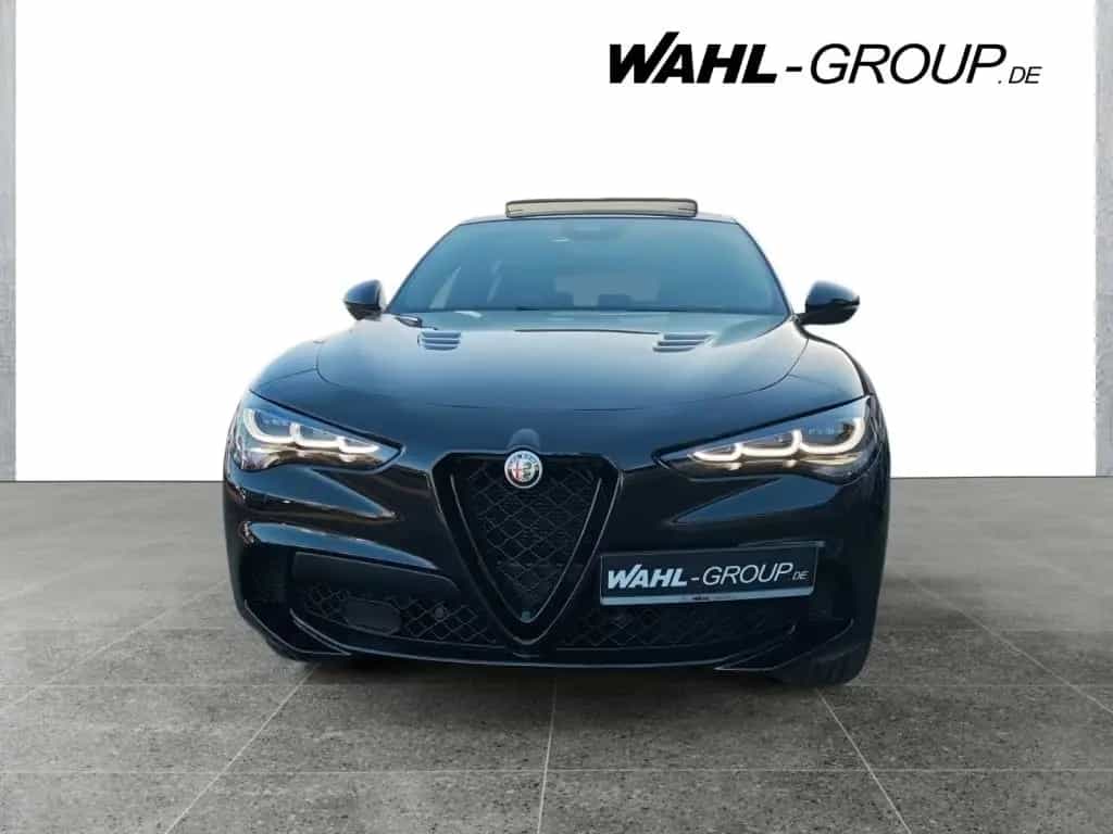 Alfa Romeo Stelvio Quadrifoglio Q4 null-photo-2