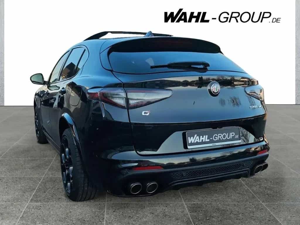 Alfa Romeo Stelvio Quadrifoglio Q4 null-photo-4