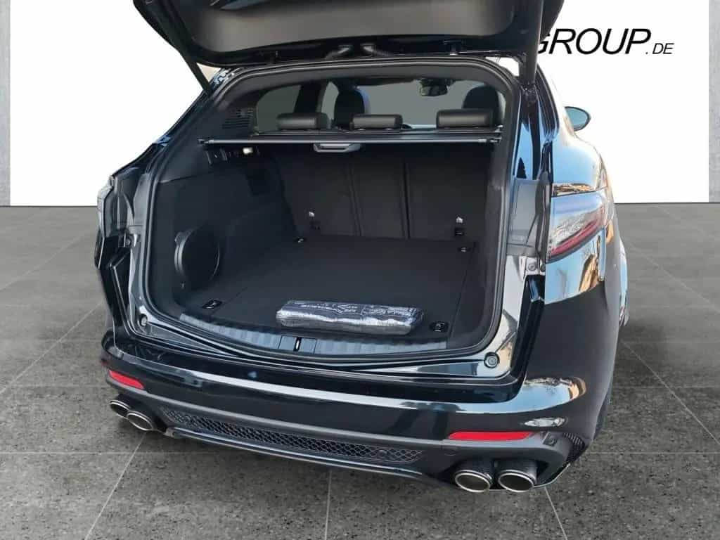 Alfa Romeo Stelvio Quadrifoglio Q4 null-photo-7
