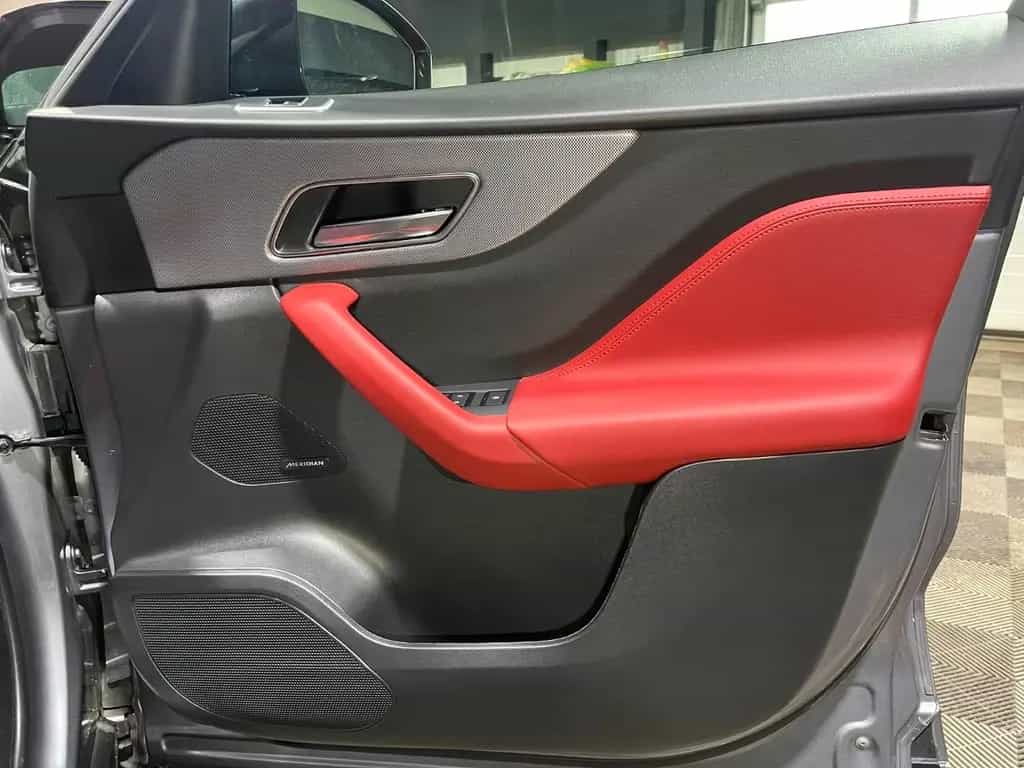 Jaguar F-Pace F-PACE SVR AWD, LED, AHK, 22 Zoll 08/2019-photo-21