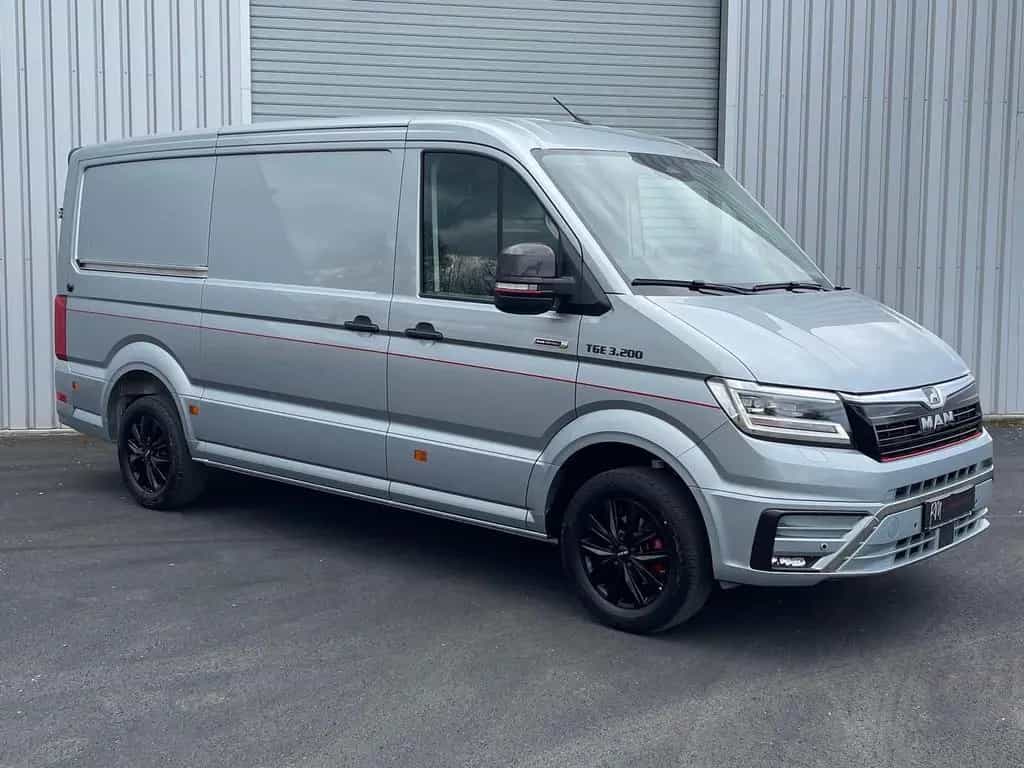 MAN TGE 3.200 L3H2 Kasten 4x4 Individual S ACC STHZ 03/2026-photo-1