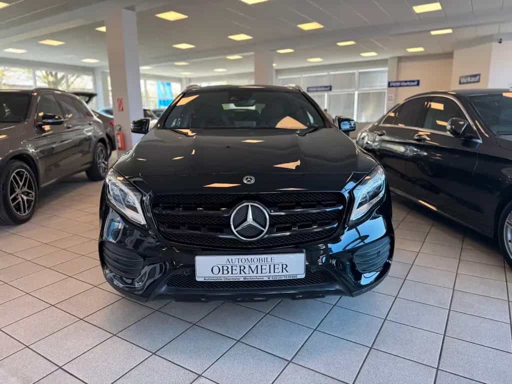 Mercedes-Benz GLA 200 AMG Nightfall P-SHD Rü-Ka LED TWA 12/2019-photo-1