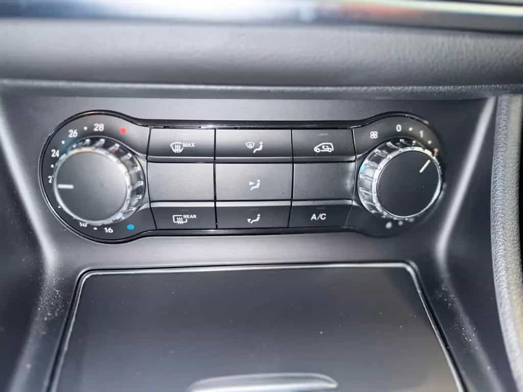 Mercedes-Benz GLA 200 AMG Nightfall P-SHD Rü-Ka LED TWA 12/2019-photo-21