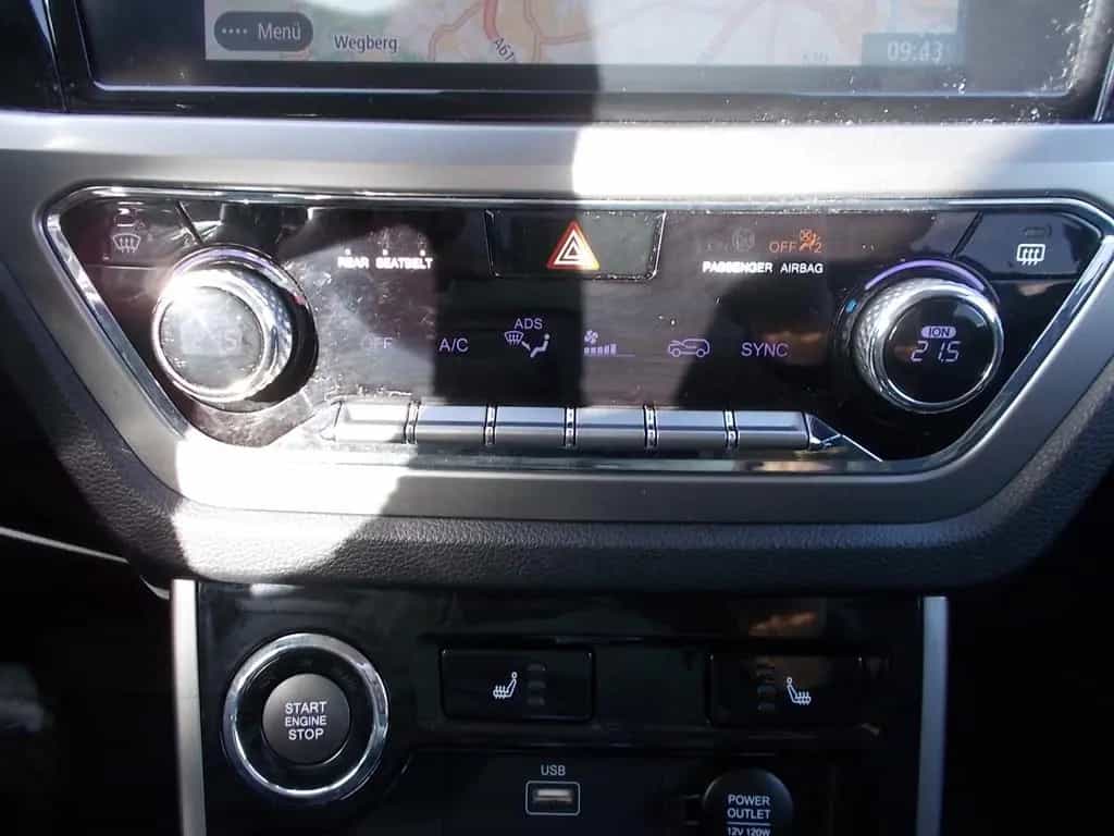 Ssangyong Korando Onyx 4x2, Teilleder AHK Navi Allwetter 09/2019-photo-28