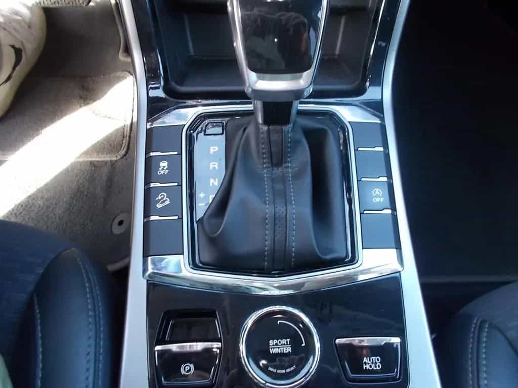 Ssangyong Korando Onyx 4x2, Teilleder AHK Navi Allwetter 09/2019-photo-29