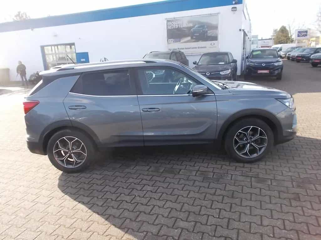Ssangyong Korando Onyx 4x2, Teilleder AHK Navi Allwetter 09/2019-photo-3