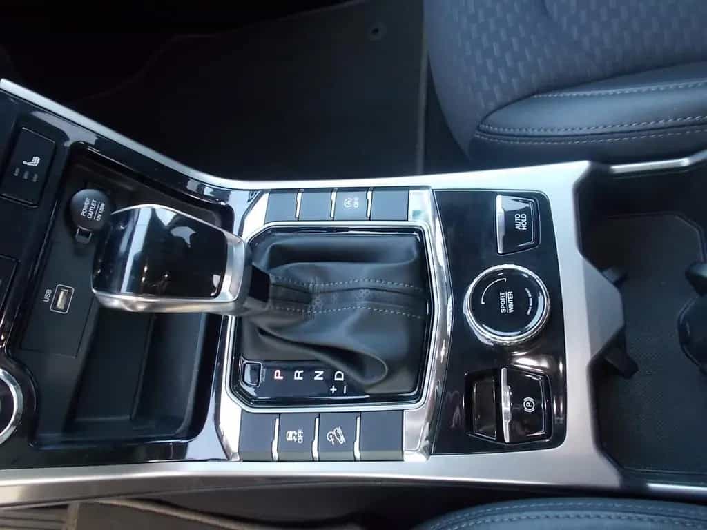Ssangyong Korando Onyx 4x2, Teilleder AHK Navi Allwetter 09/2019-photo-30