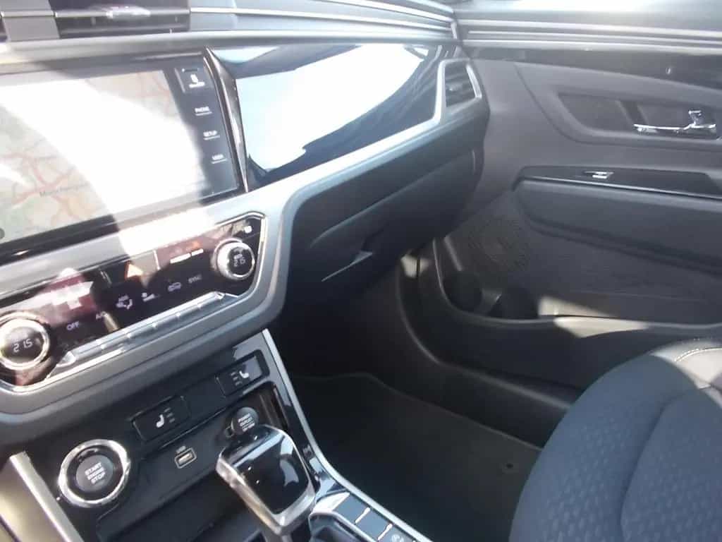 Ssangyong Korando Onyx 4x2, Teilleder AHK Navi Allwetter 09/2019-photo-31