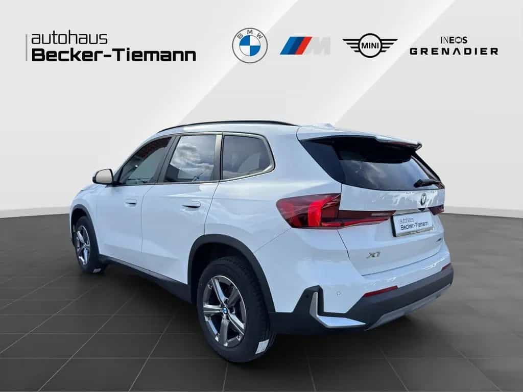 BMW X1 sDrive18d NAVI*AHK*M SPORT LENKRAD*KAMERA*DRI 02/2023-photo-3