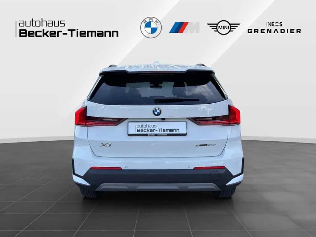 BMW X1 sDrive18d NAVI*AHK*M SPORT LENKRAD*KAMERA*DRI 02/2023-photo-4