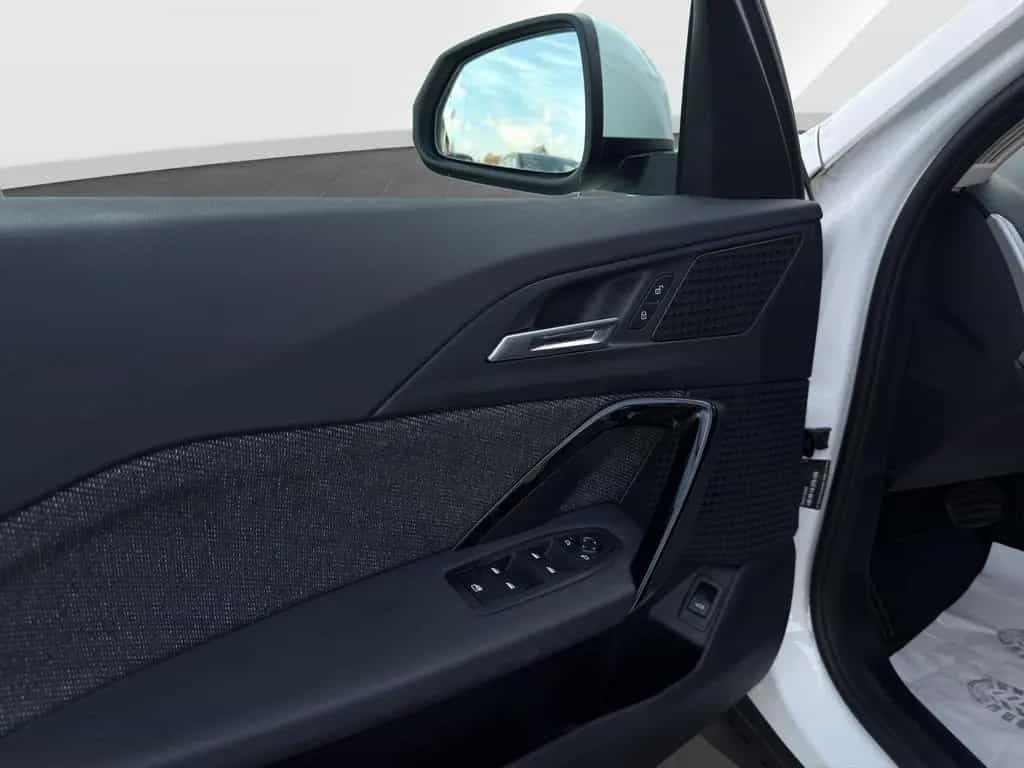 BMW X1 sDrive18d NAVI*AHK*M SPORT LENKRAD*KAMERA*DRI 02/2023-photo-9