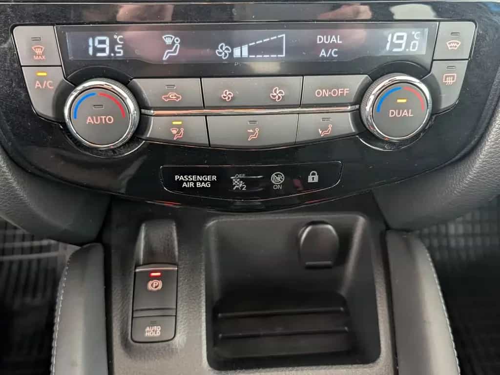 Nissan Qashqai 1.6 DIG-T Tekna + 4x2 PANO+LEDER+NAV+LED 01/2018-photo-20