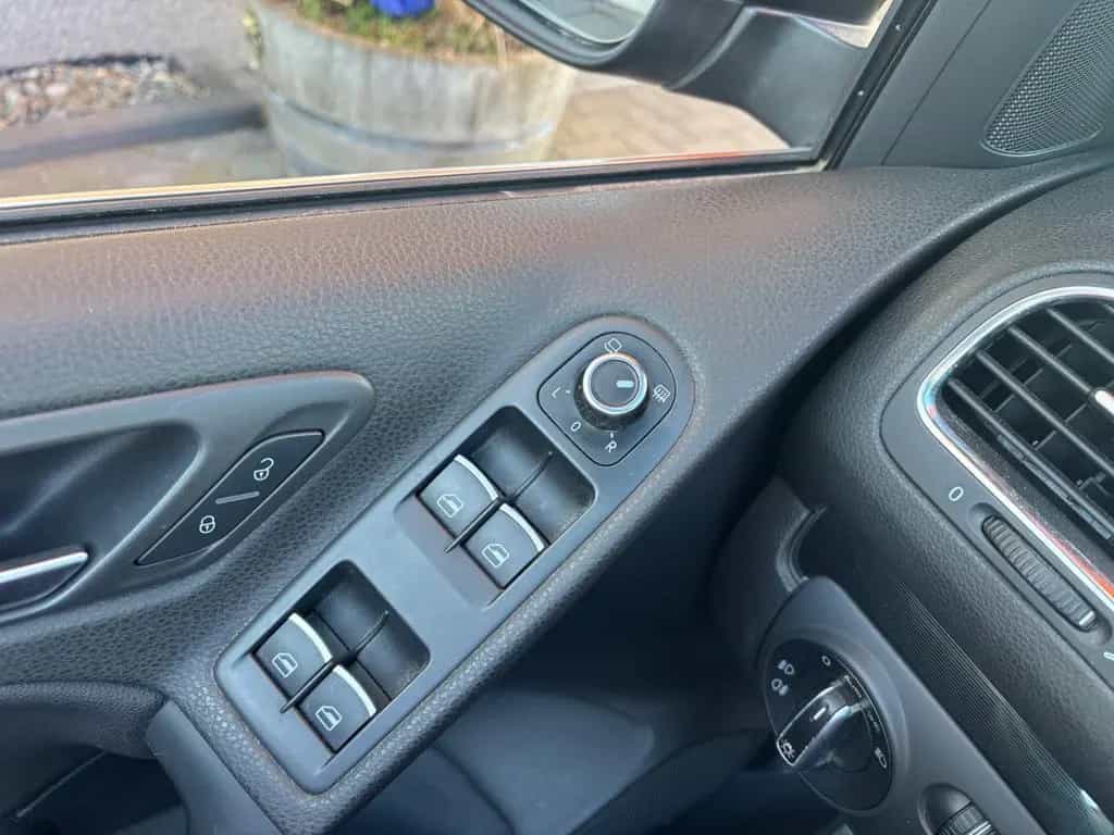 Volkswagen Golf VI Cabriolet=Leder-Xenon-Kamera-Navi-= 06/2011-photo-27