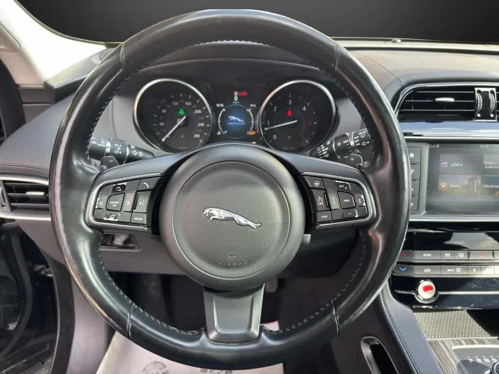 Jaguar F-Pace 30d AWD Portfolio Automatik*Panorama*LED 07/2017-photo-8