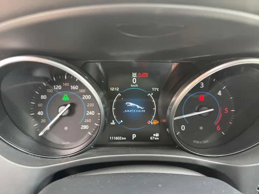 Jaguar F-Pace 30d AWD Portfolio Automatik*Panorama*LED 07/2017-photo-10