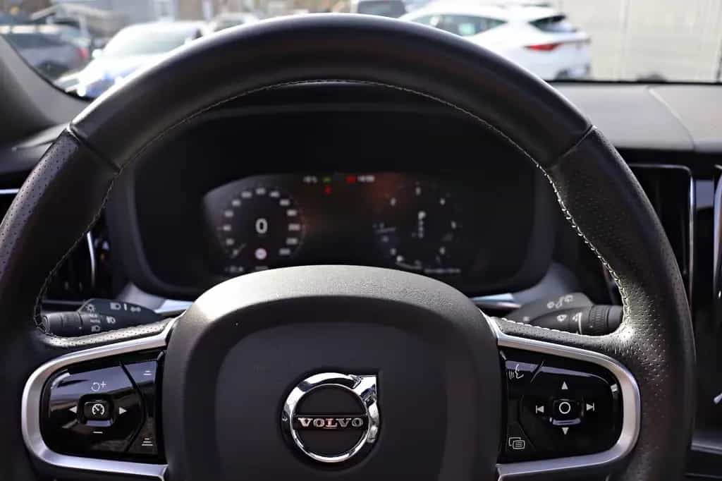Volvo XC60 XC 60 R Design AWD D5 *LED*NAVI*RFK*PANORAMA*ACC 09/2018-photo-13