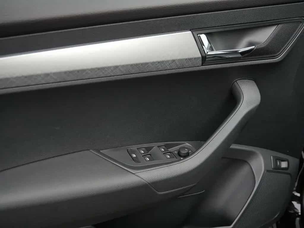 Skoda Karoq Tour 1.5 TSI DSG NAVI|AHK|MATRIX|pACC 03/2026-photo-19
