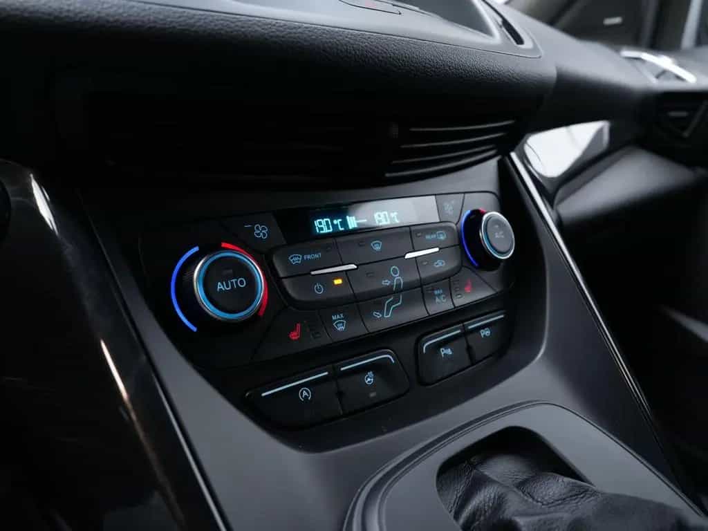 Ford Kuga ST-Line AWD AUTOMATIK*NAVI*ALCANTARA*XENON 11/2017-photo-26