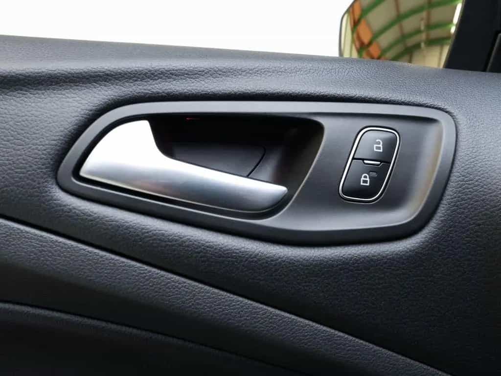 Ford Kuga ST-Line AWD AUTOMATIK*NAVI*ALCANTARA*XENON 11/2017-photo-32
