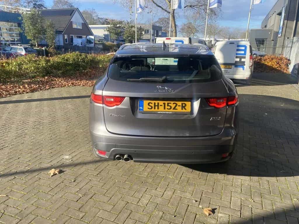 Jaguar F-Pace 20d AWD Portfolio Automatik Portfolio 07/2018-photo-9