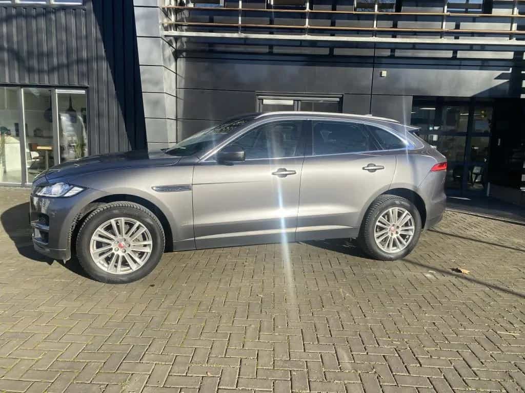 Jaguar F-Pace 20d AWD Portfolio Automatik Portfolio 07/2018-photo-11
