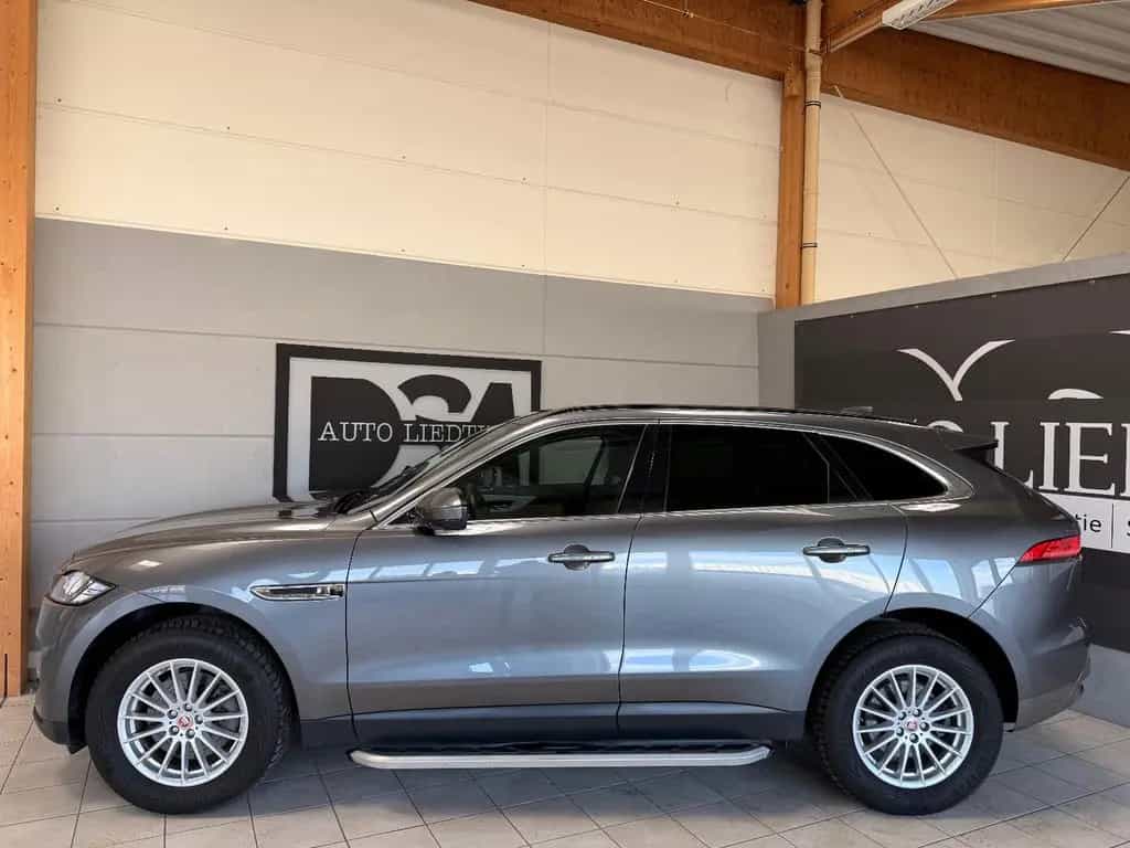Jaguar F-Pace Prestige AWD/Navi/Sitzhz./AHK/Panorama 11/2017-photo-1