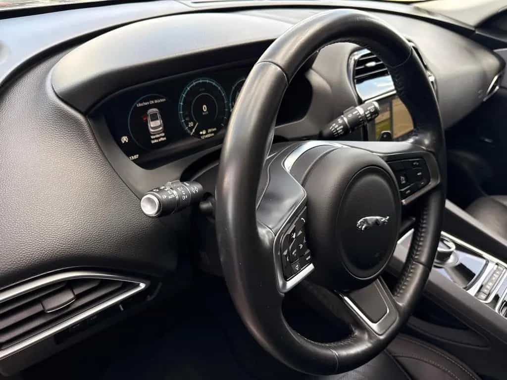 Jaguar F-Pace Prestige AWD/Navi/Sitzhz./AHK/Panorama 11/2017-photo-13