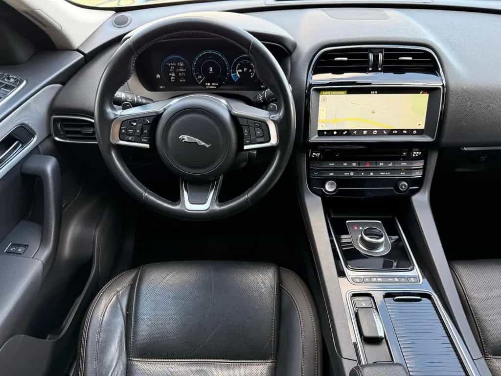 Jaguar F-Pace Prestige AWD/Navi/Sitzhz./AHK/Panorama 11/2017-photo-22