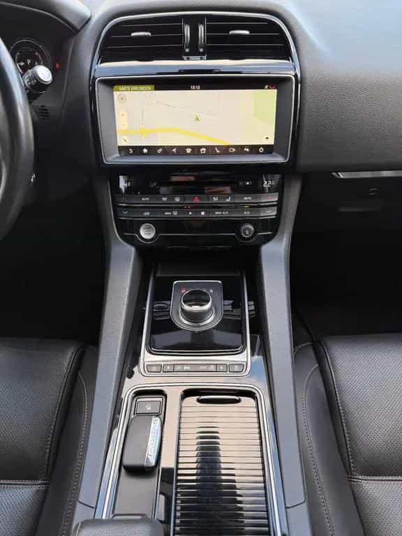 Jaguar F-Pace Prestige AWD/Navi/Sitzhz./AHK/Panorama 11/2017-photo-23