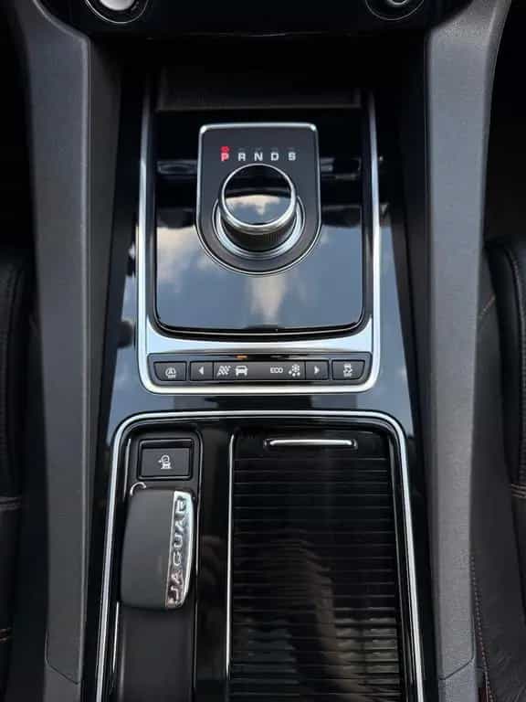 Jaguar F-Pace Prestige AWD/Navi/Sitzhz./AHK/Panorama 11/2017-photo-24