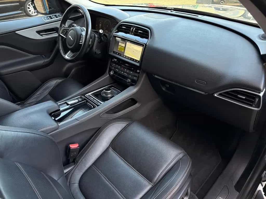 Jaguar F-Pace Prestige AWD/Navi/Sitzhz./AHK/Panorama 11/2017-photo-31