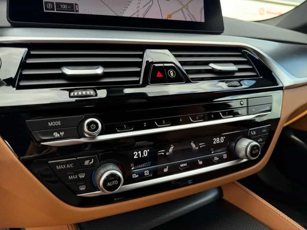 BMW 5 Series 520 d xDrive M-Paket *Head-up*AHK*ACC*Kam*1.Hd* 10/2020-photo-27