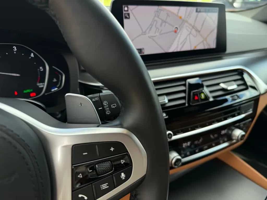 BMW 5 Series 520 d xDrive M-Paket *Head-up*AHK*ACC*Kam*1.Hd* 10/2020-photo-29