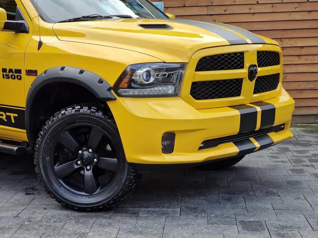 Dodge RAM 1500 RumbleBee 5,7L V8 4x4 AHK SHZ 20´´ 09/2019-photo-2