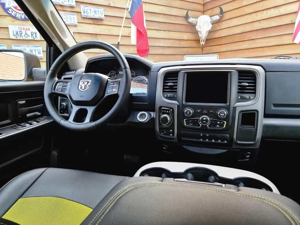 Dodge RAM 1500 RumbleBee 5,7L V8 4x4 AHK SHZ 20´´ 09/2019-photo-22