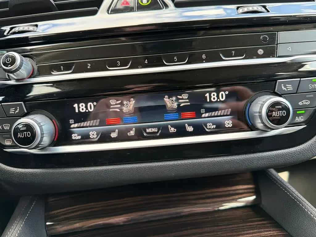BMW 5 Series 520d Luxury Line/1.Hd/NAVI/AMBIENTE/HOLZ/LED/SHZ 10/2021-photo-12