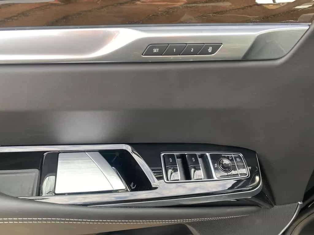 Cadillac Escalade ESV 4WD Platinum Sport MY26 VOLL null-photo-18