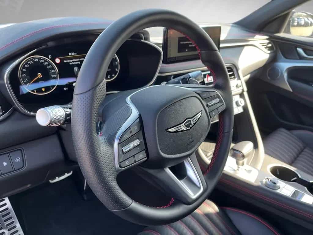 Genesis G70 2.0 T Plus Sport AWD HUD Sitzklima Kamera 08/2024-photo-15