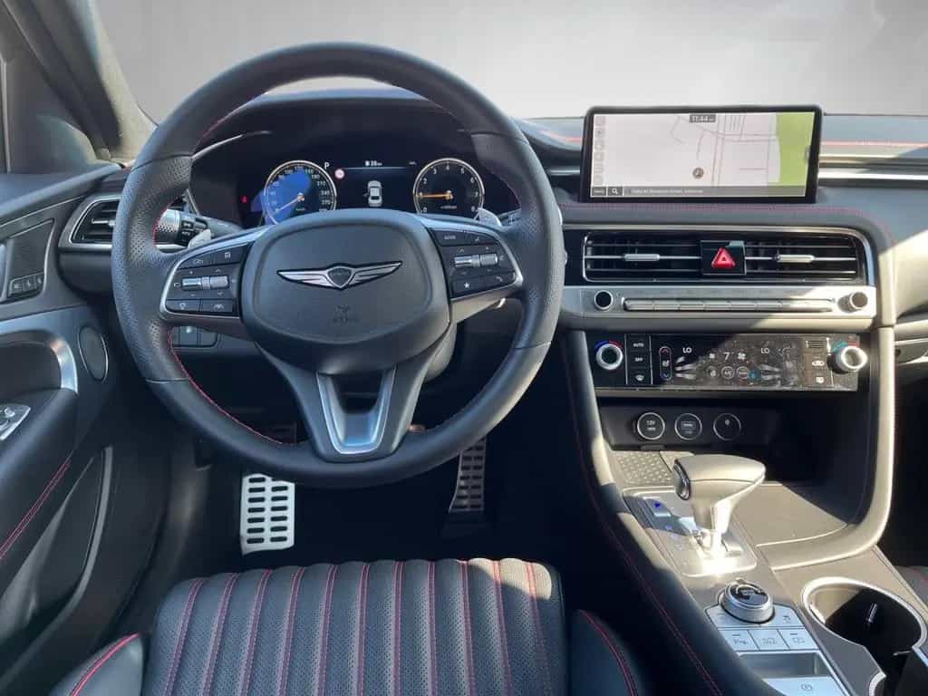 Genesis G70 2.0 T Plus Sport AWD HUD Sitzklima Kamera 08/2024-photo-17