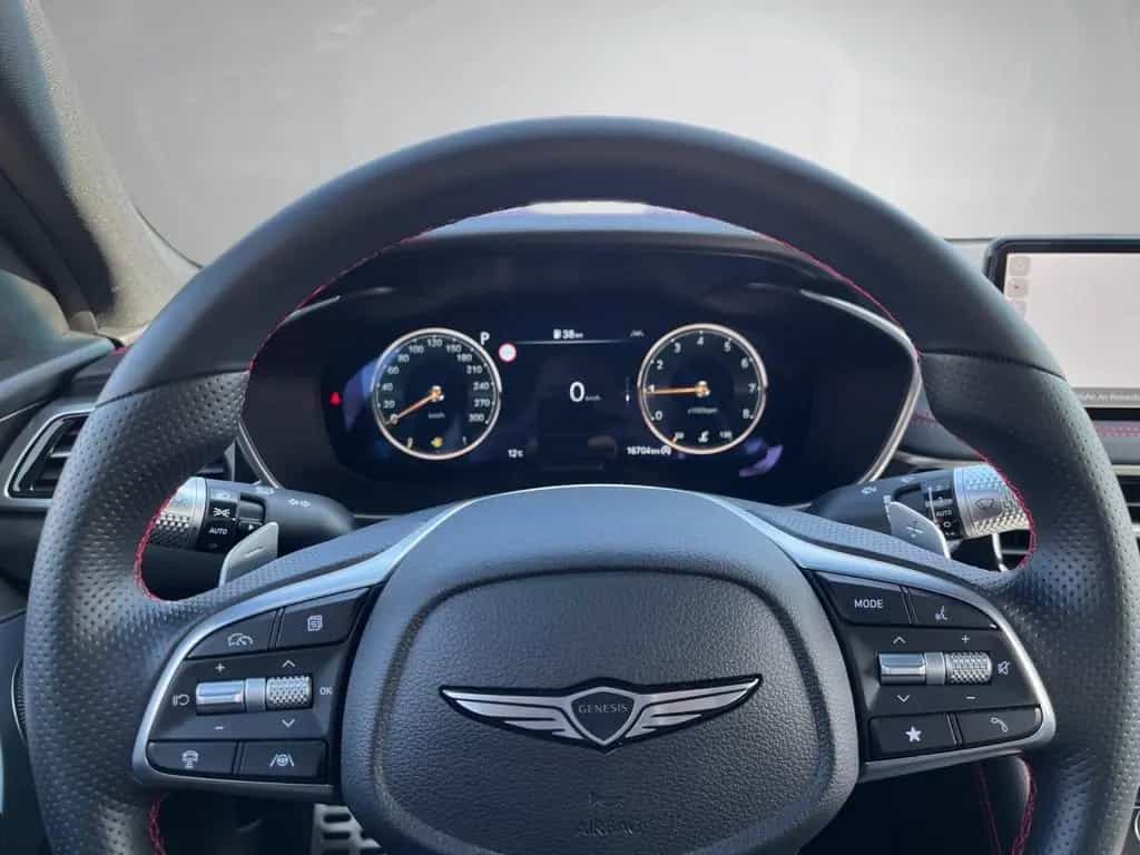 Genesis G70 2.0 T Plus Sport AWD HUD Sitzklima Kamera 08/2024-photo-18