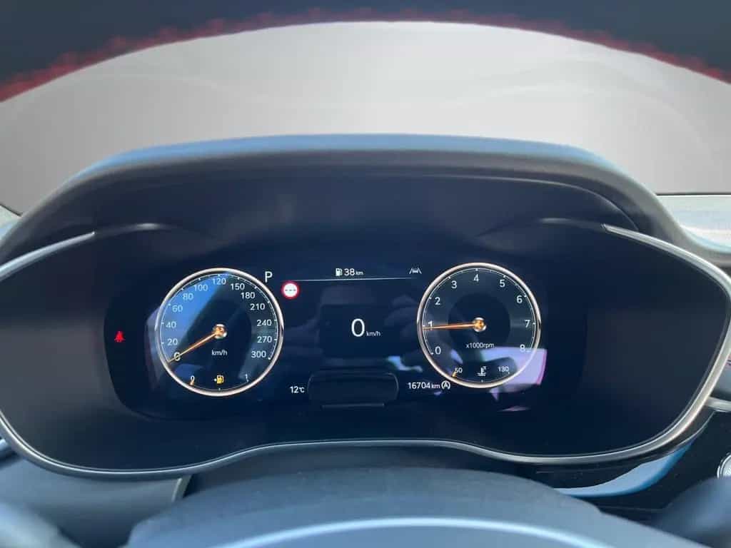 Genesis G70 2.0 T Plus Sport AWD HUD Sitzklima Kamera 08/2024-photo-19