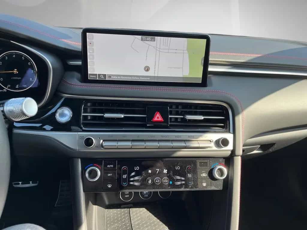 Genesis G70 2.0 T Plus Sport AWD HUD Sitzklima Kamera 08/2024-photo-20