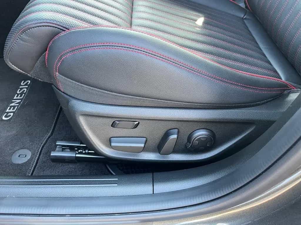 Genesis G70 2.0 T Plus Sport AWD HUD Sitzklima Kamera 08/2024-photo-21