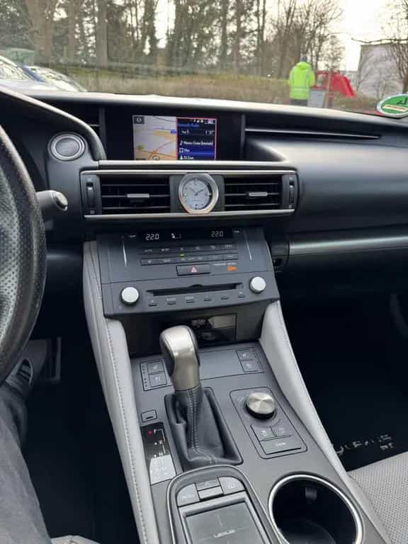 Lexus RC 200t F SPORT Vollsusstattung Scheckheft Top 02/2017-photo-12