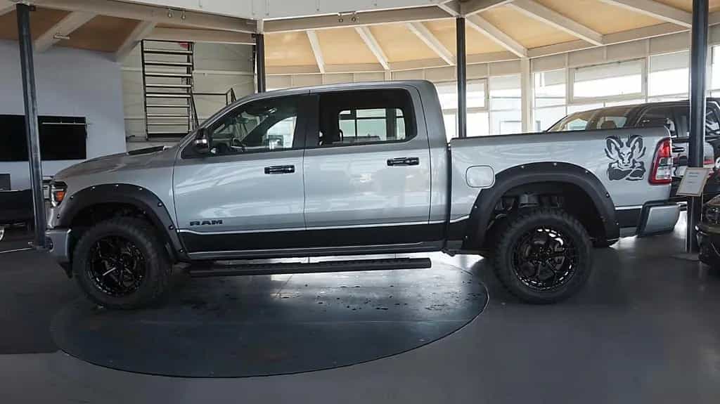 Dodge RAM 1500 HEMI 5.7l Crew-Cab*4x4*Navi*Alu20* 07/2023-photo-3