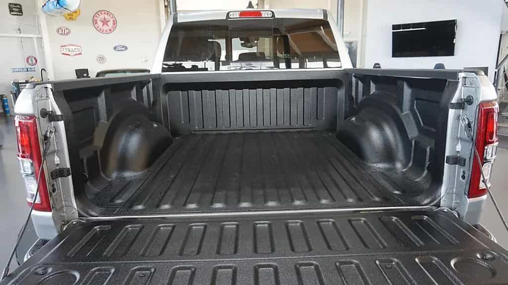 Dodge RAM 1500 HEMI 5.7l Crew-Cab*4x4*Navi*Alu20* 07/2023-photo-6