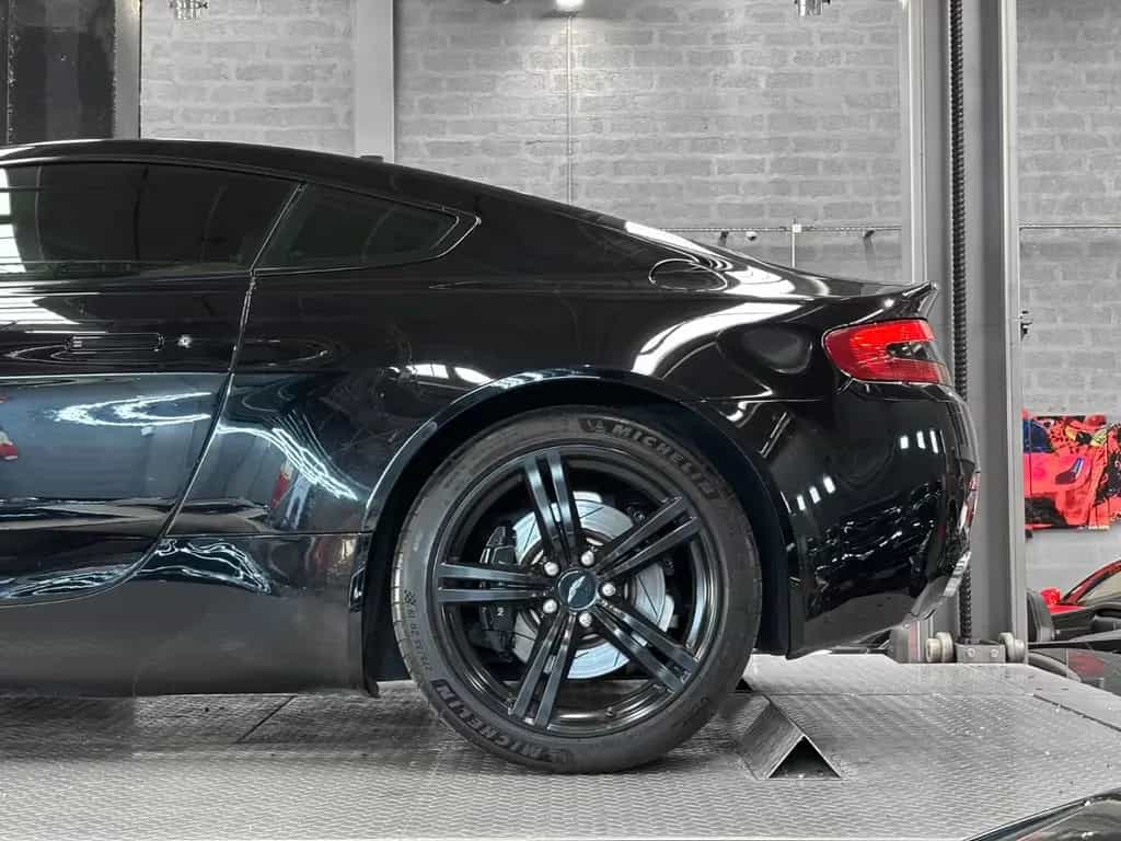 Aston Martin V8 Vantage 4.7l ** MANUAL GEARBOX** 07/2008-photo-17