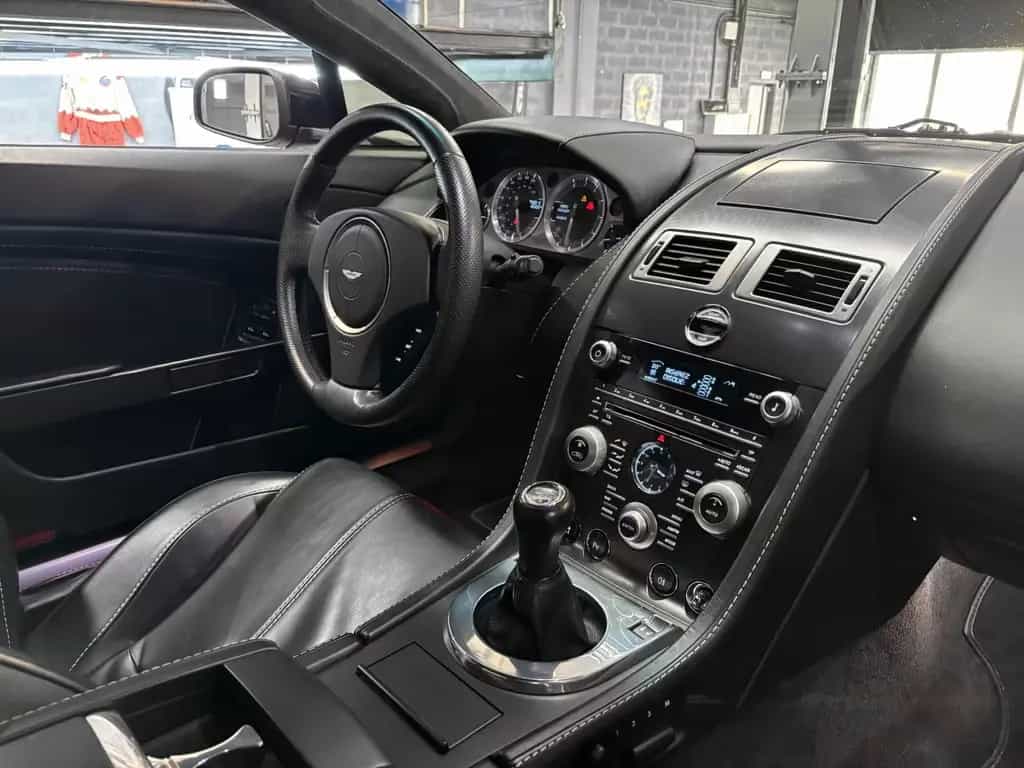 Aston Martin V8 Vantage 4.7l ** MANUAL GEARBOX** 07/2008-photo-37
