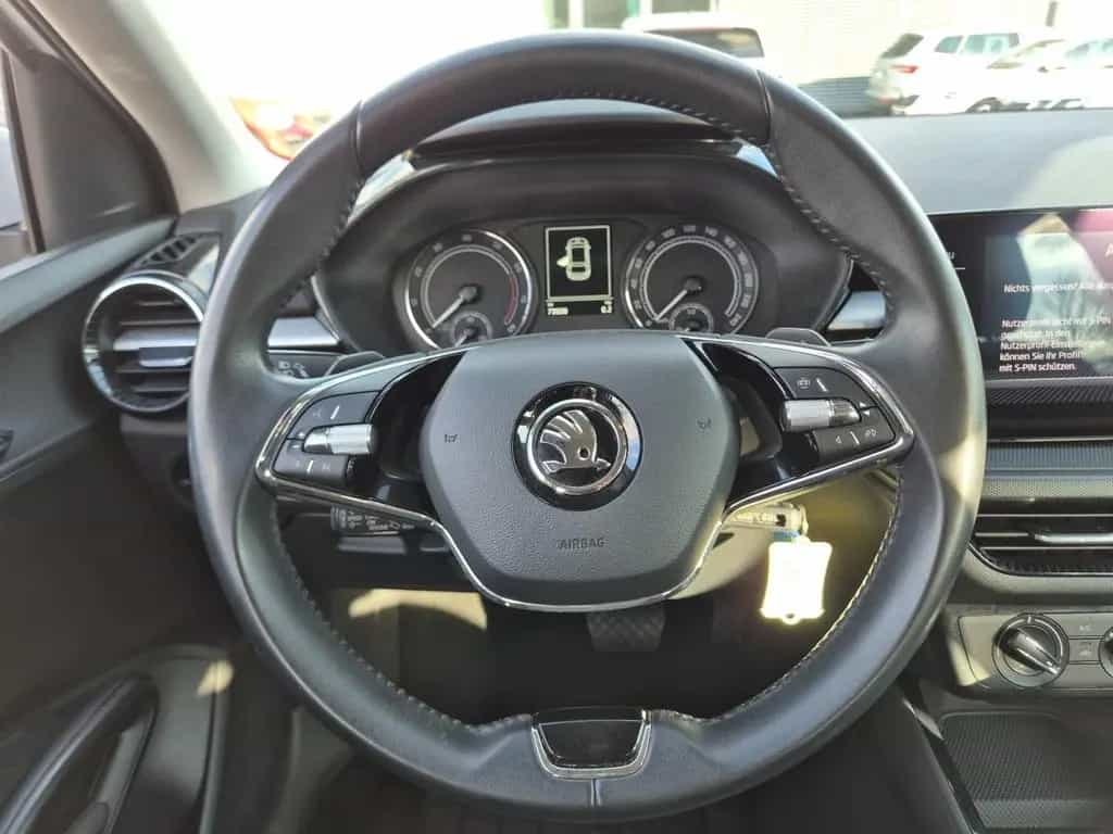 Skoda Fabia Ambition 81kw TSI DSG *Navi*Einparkhilfe* 01/2023-photo-11