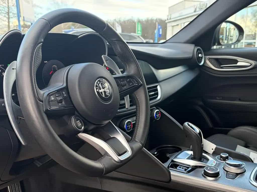Alfa Romeo Giulia Veloce Q4 03/2024-photo-11